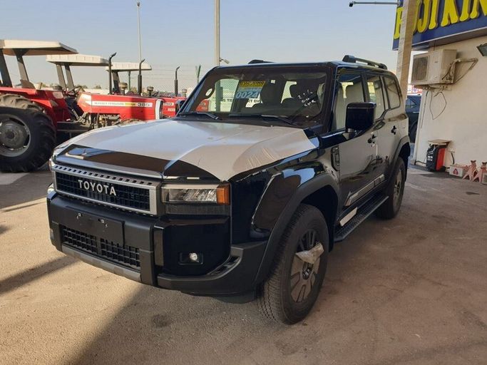 Новый Toyota Land Cruiser Prado 250 Series, 2.7 л, 2024 в Дубае от Fuji King Motors FZCO Черный цвет. GCC | AUTO.AE