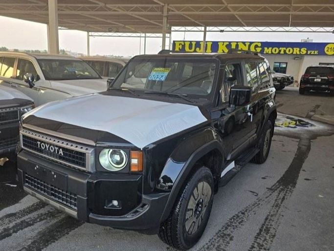 Новый Toyota Land Cruiser Prado 250 Series, 2.8 л, 2024 в Дубае от Fuji King Motors FZCO Черный цвет. GCC | AUTO.AE