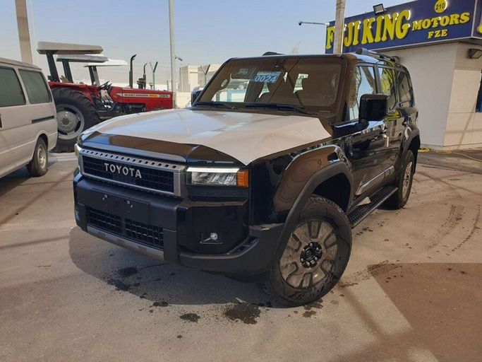 Новый Toyota Land Cruiser Prado 250 Series, 2.8 л, 2024 в Дубае от Fuji King Motors FZCO Черный цвет. GCC | AUTO.AE