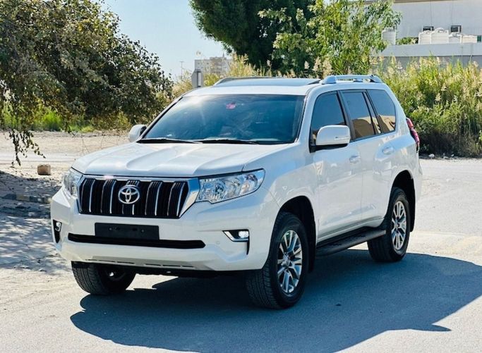 Подержанный Toyota Land Cruiser Prado 150 Series Рестайлинг 2, 2.7 л, 2019 в Дубае от Humera automobile fze Белый цвет. GCC | AUTO.AE