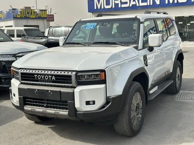 جديدة Toyota Land Cruiser Prado سلسلة 250, 2.4 l, 2025 في في دبي من Mursalin Motors FZCO، اللون أبيض. مواصفات الخليج | AUTO.AE
