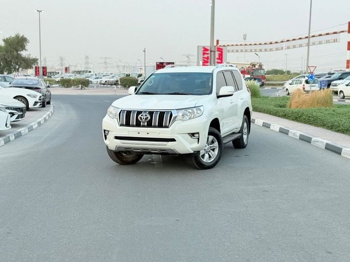 مستعملة Toyota Land Cruiser Prado 150 سلسلة 150 Series Facelift 3, 2.7 l, 2022 في في دبي من Humera automobile fze، اللون أبيض. مواصفات الخليج | AUTO.AE
