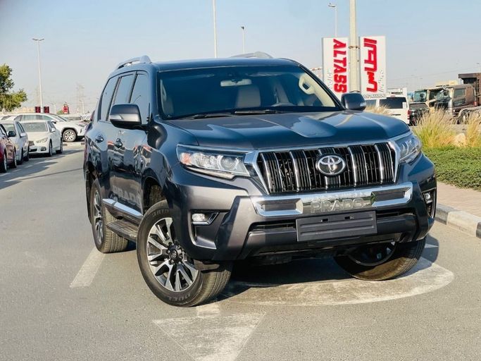 مستعملة Toyota Land Cruiser Prado 150 سلسلة 150 Series Facelift 3, 4.0 l, 2023 في في دبي من Humera automobile fze، اللون رمادي. مواصفات الخليج | AUTO.AE
