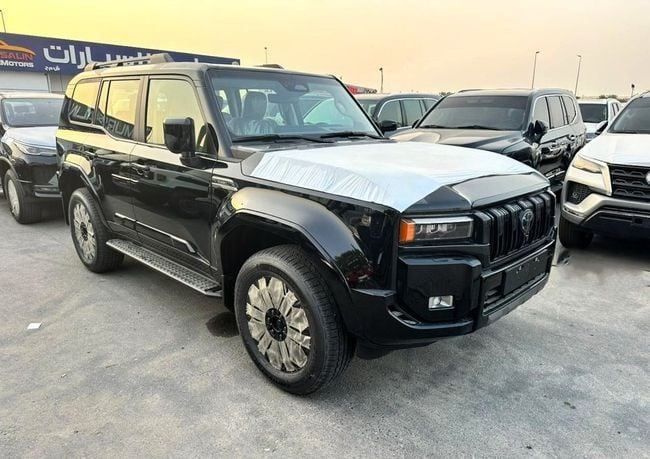 جديدة Toyota Land Cruiser Prado سلسلة 250, 2.8 l, 2025 في في دبي من Mursalin Motors FZCO، اللون أسود. مواصفات الخليج | AUTO.AE