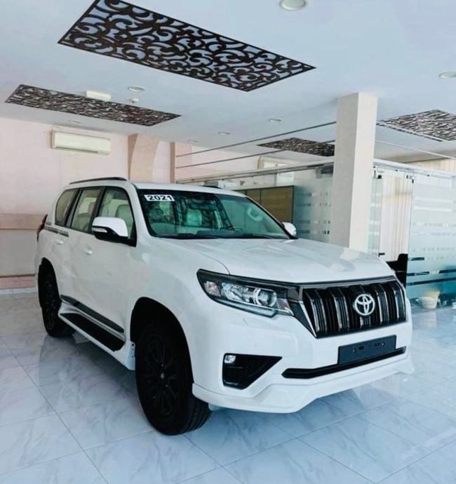 مستعملة Toyota Land Cruiser Prado 150 سلسلة 150 Series Facelift 3, 4.0 l, 2021 في في دبي من Humera automobile fze، اللون أبيض. مواصفات الخليج | AUTO.AE