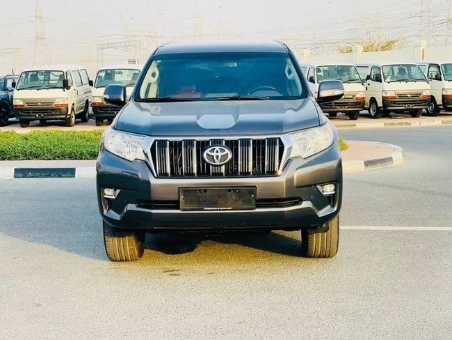 Used Toyota Land Cruiser Prado 150 Series Facelift 2, 2.7 l, 2018 in Dubai by Humera automobile fze, Grey color. GCC Specs | AUTO.AE