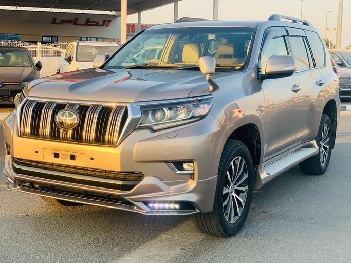 Used Toyota Land Cruiser Prado 150 Series Facelift 2, 2.8 l, 2019 in Dubai by Humera automobile fze, Golden color. Other | AUTO.AE