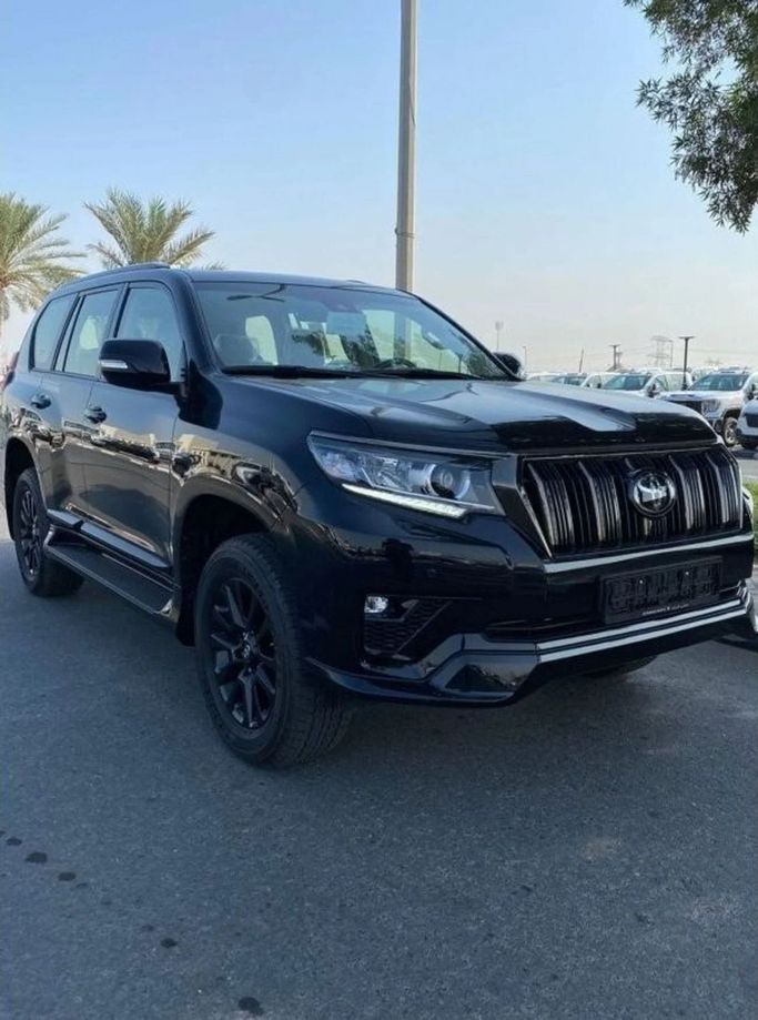 جديدة Toyota Land Cruiser Prado 150 سلسلة 150 Series Facelift 3, 2.7 l, 2022 في في دبي من Atlantis Motors FZE، اللون أسود. مواصفات الخليج | AUTO.AE