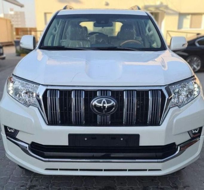 Новый Toyota Land Cruiser Prado 150 Series Рестайлинг 3, 4.0 л, 2021 в Дубае от Atlantis Motors FZE Белый цвет. GCC | AUTO.AE