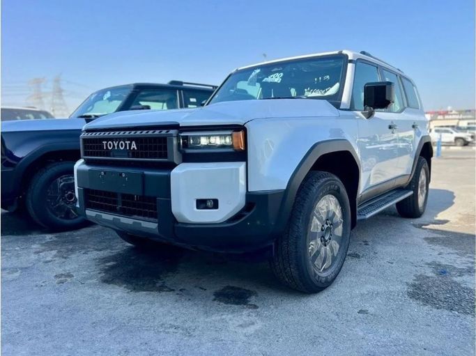 Новый Toyota Land Cruiser Prado 250 Series, 2.4 л, 2024 в Дубае от Mercury Global FZCO Белый цвет. Европейская | AUTO.AE