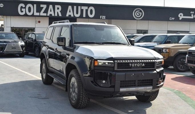 جديدة Toyota Land Cruiser Prado سلسلة 250, 2.4 l, 2025 في في دبي من GOLZAR AUTO FZE، اللون أسود. المواصفات الأوروبية | AUTO.AE