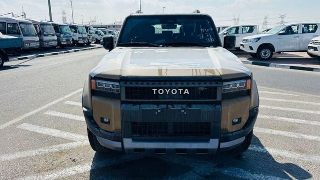 جديدة Toyota Land Cruiser Prado سلسلة 250, 2.8 l, 2025 في في دبي من AUTO RANCH FZE، اللون بيج. مواصفات الخليج | AUTO.AE