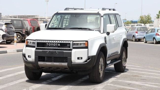 Новый Toyota Land Cruiser Prado 250 Series, 2.4 л, 2024 в Дубае от Maqbool Motors FZCO Белый цвет. GCC | AUTO.AE