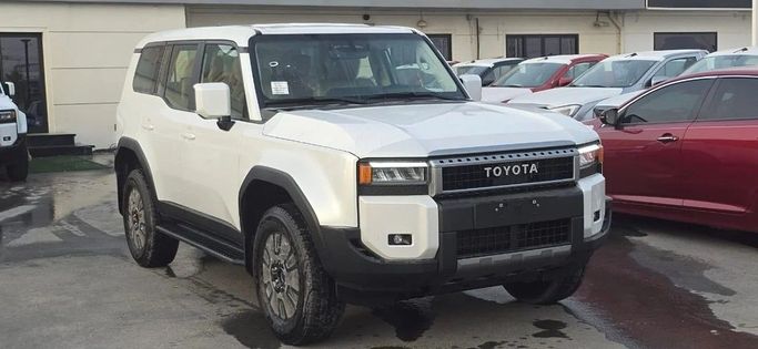 جديدة Toyota Land Cruiser Prado سلسلة 250, 2.8 l, 2025 في في دبي من SALEM WALY AUTO FZE، اللون أبيض. أخرى | AUTO.AE