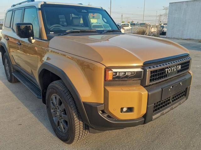 جديدة Toyota Land Cruiser Prado سلسلة 250, 2.8 l, 2025 في في دبي من SONDOS MOTORS FZE، اللون ذهبي. أخرى | AUTO.AE