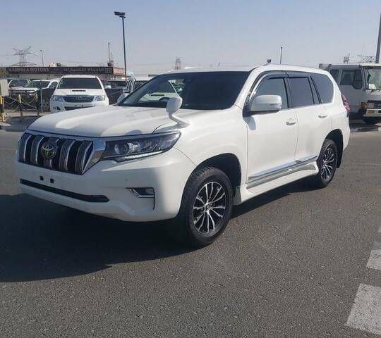 Подержанный Toyota Land Cruiser Prado 150 Series Рестайлинг 2, 2.8 л, 2018 в Дубае от SONDOS MOTORS FZE Белый цвет. Other | AUTO.AE