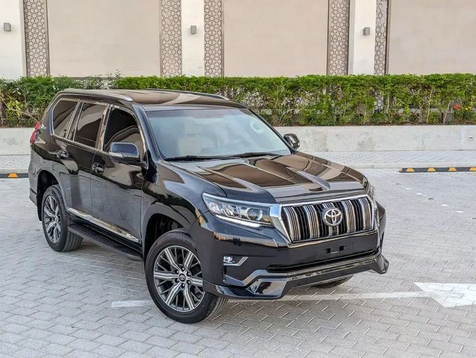 Подержанный Toyota Land Cruiser Prado 150 Series Рестайлинг 2, 2.7 л, 2023 в Дубае от NEW ABU TAJ MOTORS Черный цвет. GCC | AUTO.AE