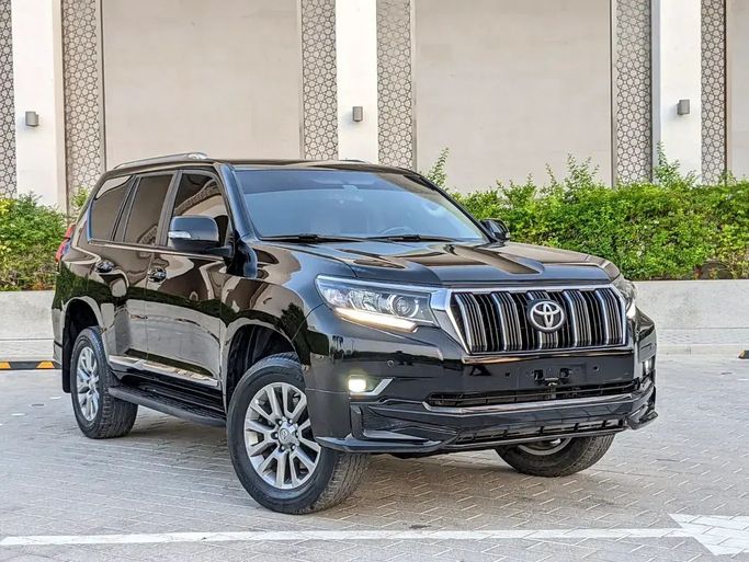 Подержанный Toyota Land Cruiser Prado 150 Series Рестайлинг 2, 4.0 л, 2020 в Дубае от NEW ABU TAJ MOTORS Черный цвет. GCC | AUTO.AE