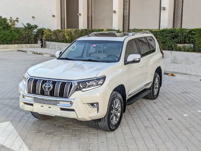 مستعملة Toyota Land Cruiser Prado 150 Series 150 Series Facelift 2, 4.0 l, 2018 في في دبي من NEW ABU TAJ MOTORS، اللون أبيض. مواصفات الخليج | AUTO.AE