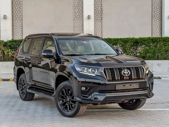 Подержанный Toyota Land Cruiser Prado 150 Series Рестайлинг 3, 4.0 л, 2021 в Дубае от NEW ABU TAJ MOTORS Черный цвет. GCC | AUTO.AE