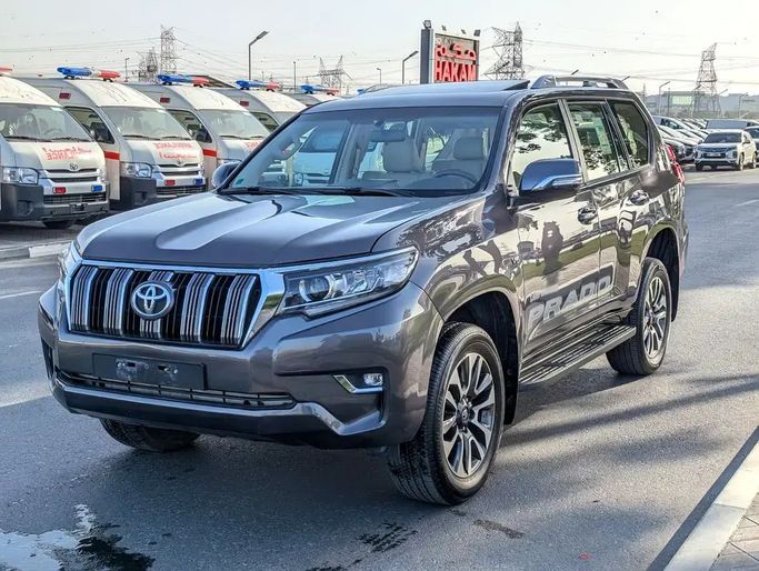 Подержанный Toyota Land Cruiser Prado 150 Series Рестайлинг 2, 4.0 л, 2022 в Дубае от NEW ABU TAJ MOTORS Серый цвет. GCC | AUTO.AE