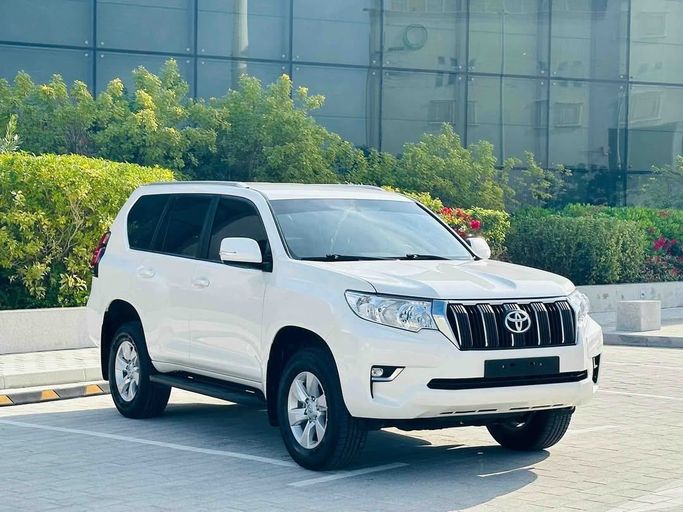 مستعملة Toyota Land Cruiser Prado 150 سلسلة 150 Series Facelift 3, 4.0 l, 2022 في في دبي من KARGAL USED CARS، اللون أبيض. مواصفات الخليج | AUTO.AE