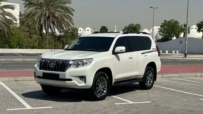 مستعملة Toyota Land Cruiser Prado 150 سلسلة 150 Series Facelift 3, 4.0 l, 2021 في في دبي من KARGAL USED CARS، اللون أبيض. مواصفات الخليج | AUTO.AE