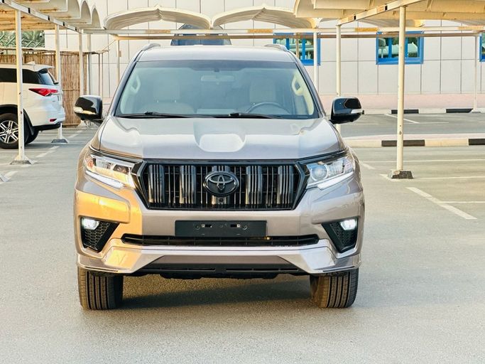 مستعملة Toyota Land Cruiser Prado 150 Series 150 Series Facelift 2, 2.7 l, 2019 في في دبي من HH MOTORS CORPORATION، اللون بني. مواصفات الخليج | AUTO.AE
