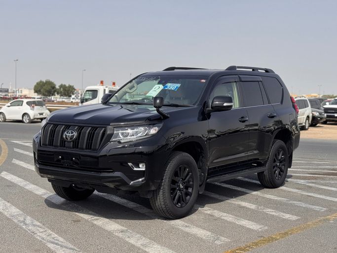 Новый Toyota Land Cruiser Prado 150 Series Рестайлинг 2, 2.7 л, 2023 в Дубае от AL HUSNAIN MOTORS FZE Черный цвет.  | AUTO.AE