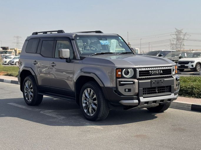 Новый Toyota Land Cruiser Prado 250 Series, 2.8 л, 2024 в Дубае от AL HUSNAIN MOTORS FZE Коричневый цвет.  | AUTO.AE