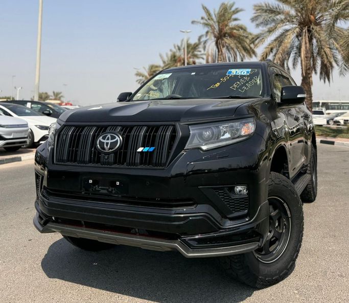 Подержанный Toyota Land Cruiser Prado 150 Series Рестайлинг 3, 2.8 л, 2023 в Дубае от AL HUSNAIN MOTORS FZE Черный цвет.  | AUTO.AE