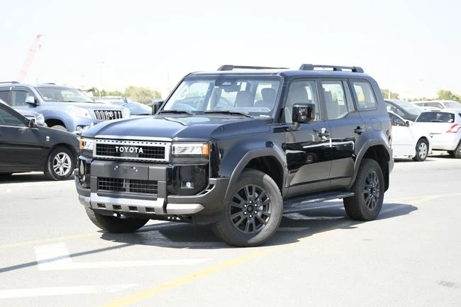 جديدة Toyota Land Cruiser Prado سلسلة 250, 2.4 l, 2025 في في دبي من AL MADINA CARS FZE، اللون أسود. مواصفات الخليج | AUTO.AE