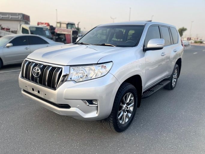 مستعملة Toyota Land Cruiser Prado 150 Series 150 Series Facelift 2, 2.7 l, 2018 في في دبي من Alhamd Motors، اللون فضي.  | AUTO.AE | إعلان #260052