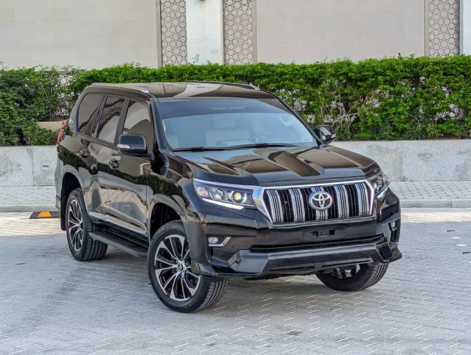 Подержанный Toyota Land Cruiser Prado 150 Series Рестайлинг 2, 2.7 л, 2023 в Дубае от NEW ABU TAJ MOTORS Черный цвет. GCC | AUTO.AE | Объявление #262737