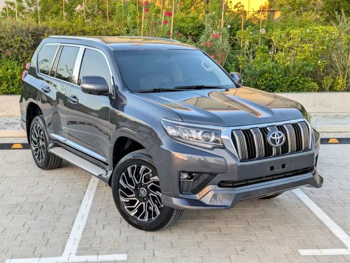 مستعملة Toyota Land Cruiser Prado السلسلة 150, 2.7 l, 2012 في في دبي من NEW ABU TAJ MOTORS، اللون رمادي. مواصفات الخليج | AUTO.AE | إعلان #262740