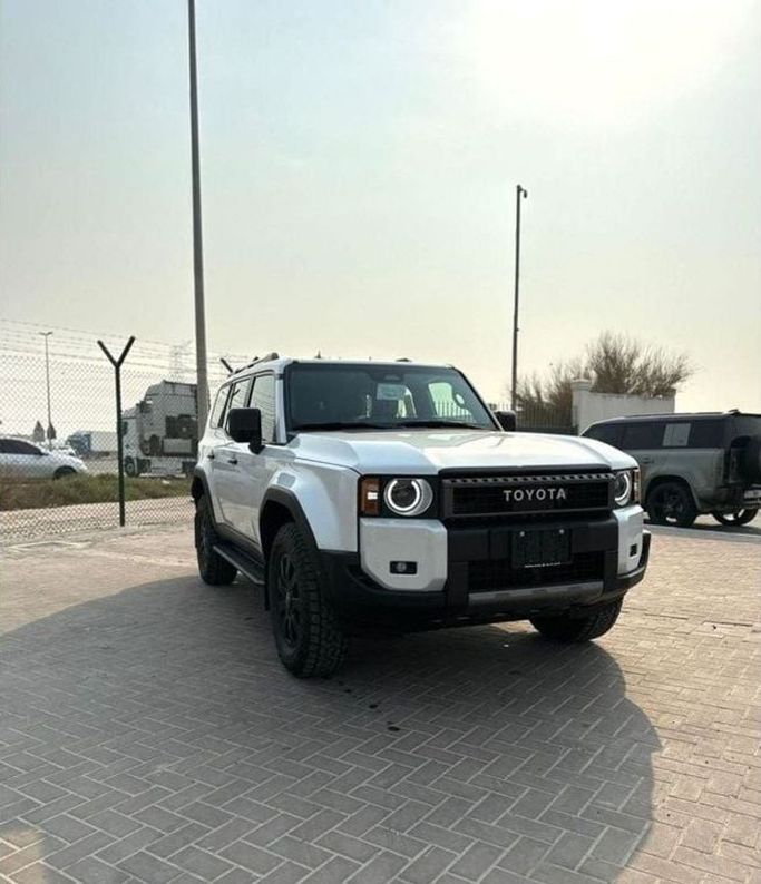جديدة Toyota Land Cruiser Prado سلسلة 250, 2.4 l, 2024 في في دبي من Atlantis Motors FZE، اللون أبيض. مواصفات الخليج | AUTO.AE | إعلان #265417
