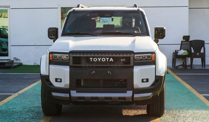 جديدة Toyota Land Cruiser Prado سلسلة 250, 2.4 l, 2024 في في دبي من Atlantis Motors FZE، اللون أبيض. مواصفات الخليج | AUTO.AE | إعلان #265473