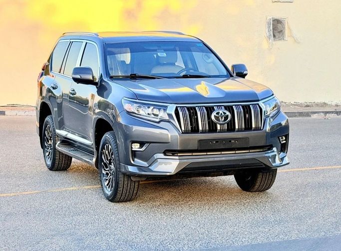 Подержанный Toyota Land Cruiser Prado 150 Series Рестайлинг 1, 2.7 л, 2014 в Дубае от Humera automobile fze Серый цвет. GCC | AUTO.AE | Объявление #271062