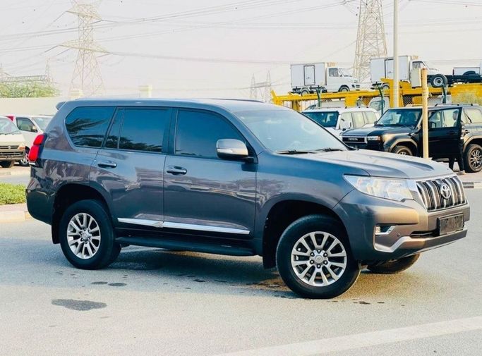 Подержанный Toyota Land Cruiser Prado 150 Series Рестайлинг 2, 2.7 л, 2018 в Дубае от Humera automobile fze Серый цвет. GCC | AUTO.AE | Объявление #271209