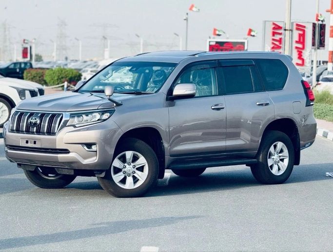 مستعملة Toyota Land Cruiser Prado 150 Series 150 Series Facelift 2, 2.8 l, 2019 في في دبي من Humera automobile fze، اللون فضي. المواصفات اليابانية | AUTO.AE | إعلان #271317
