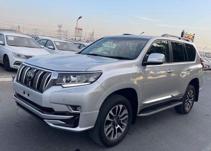 مستعملة Toyota Land Cruiser Prado 150 سلسلة 150 Series Facelift 3, 2.8 l, 2023 في في دبي من DARUSSALAM MOTORS FZCO، اللون فضي. المواصفات الأسترالية | AUTO.AE | إعلان #271894