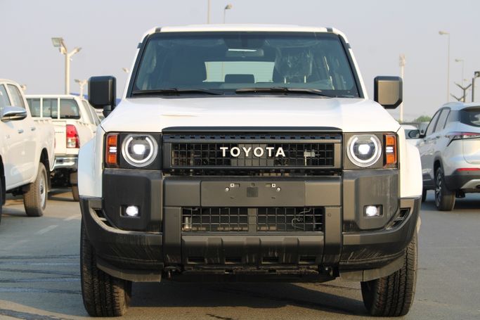جديدة Toyota Land Cruiser Prado سلسلة 250, 2.8 l, 2024 في في الإمارات, دبي، اللون أبيض. مواصفات الخليج | AUTO.AE | إعلان #275728