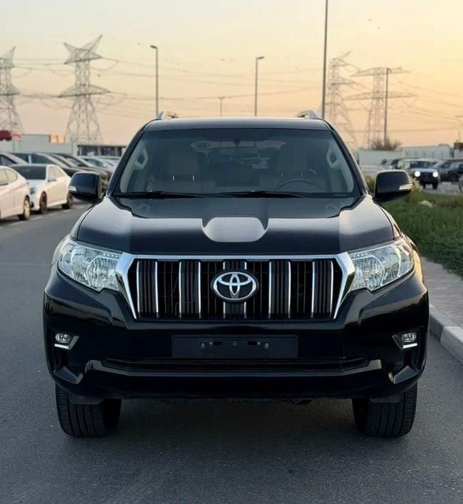 مستعملة Toyota Land Cruiser Prado 150 سلسلة 150 Series Facelift 3, 4.0 l, 2023 في في الإمارات, دبي من WORLDLINK AUTOMOBILE FZE، اللون أسود. مواصفات الخليج | AUTO.AE | إعلان #277223