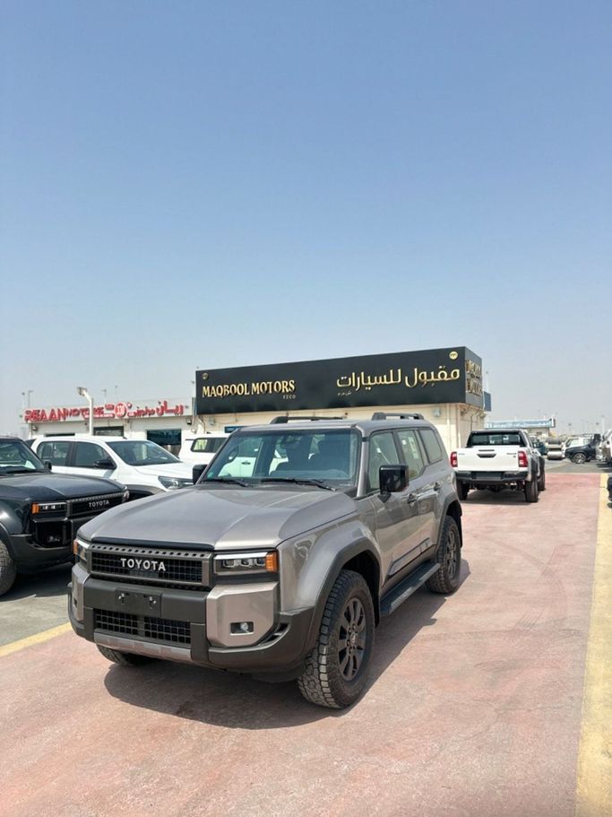 جديدة ⁦Toyota Land Cruiser Prado سلسلة 250، 2.4 l، 2026⁩ في في الإمارات, دبي من Maqbool Motors FZCO، اللون بني. مواصفات الخليج | AUTO.AE | إعلان #286495