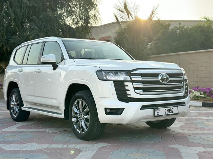 Toyota Land Cruiser 300 Series, 2024 внедорожник 5 дв.  класса в Дубае от Princess белый цвет | AUTO.AE