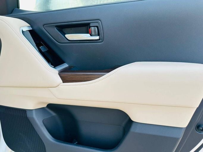 Toyota Land Cruiser 300 Series, 2024 внедорожник 5 дв.  класса в Дубае от Princess белый цвет | AUTO.AE
