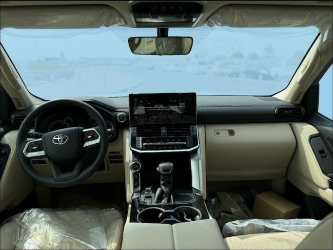 Used Toyota Land Cruiser 300 Series, 4.0 l, 2024 in Dubai, White color. GCC Specs | AUTO.AE