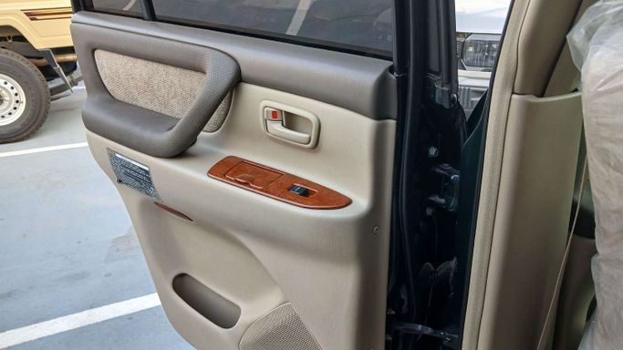 Новый Toyota Land Cruiser 100 Series Рестайлинг 1, 4.7 л, 2003 в Дубае от Bormela Cars Зеленый цвет. GCC | AUTO.AE