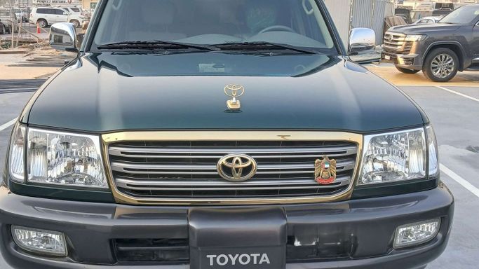 Новый Toyota Land Cruiser 100 Series Рестайлинг 1, 4.7 л, 2003 в Дубае от Bormela Cars Зеленый цвет. GCC | AUTO.AE