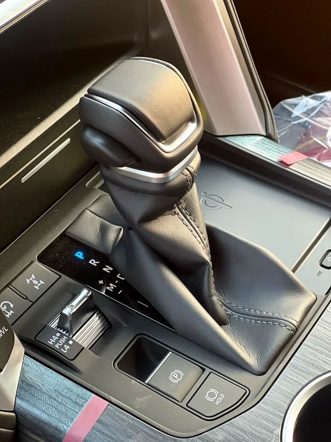 Новый Toyota Land Cruiser 300 Series, 3.4 л, 2025 в Дубае от ANDIAMO MOTORS FZE Белый цвет. GCC | AUTO.AE